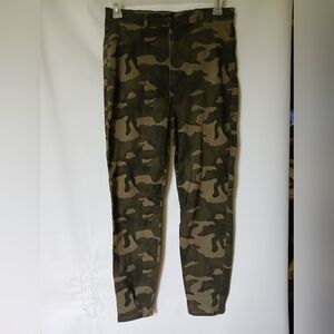 Celebrity Pink The Deb Jeans Size 15/32 JR Color Camo Green